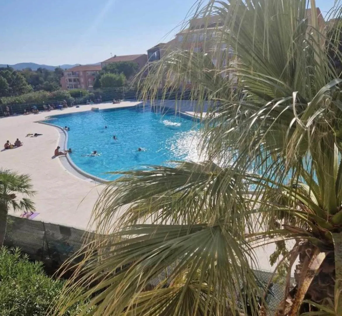 Appartement De Charme Apercu Mer Fréjus شقة